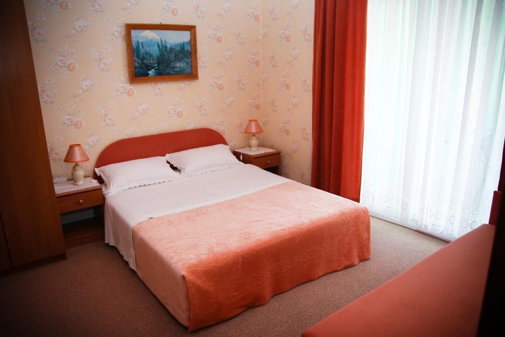 Apartments Katarine Zrinske Vodice Esterno foto