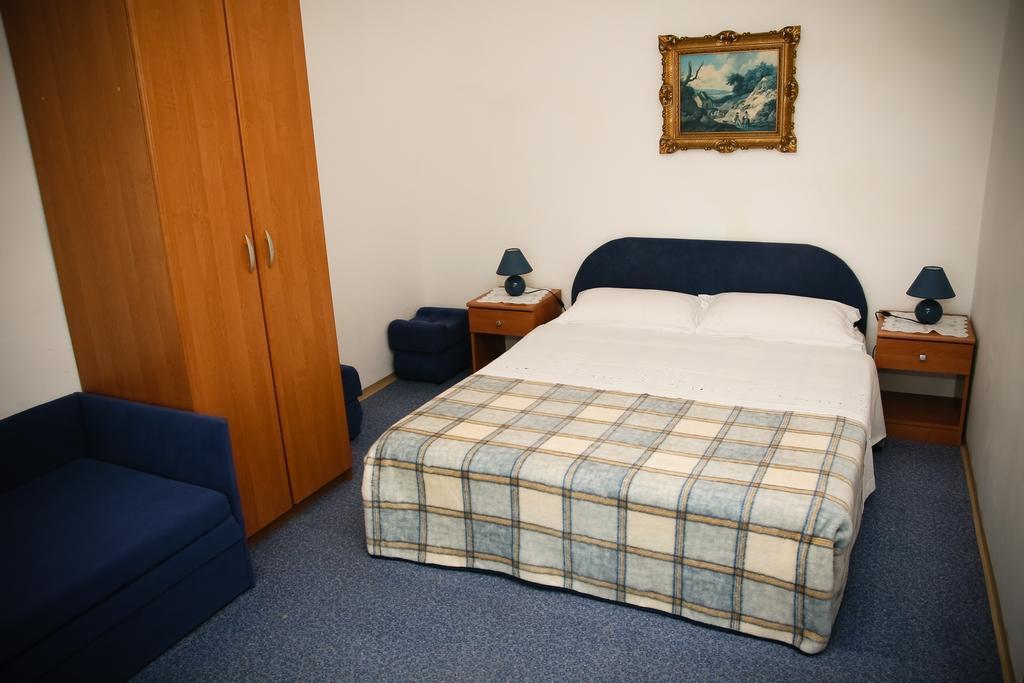 Apartments Katarine Zrinske Vodice Esterno foto