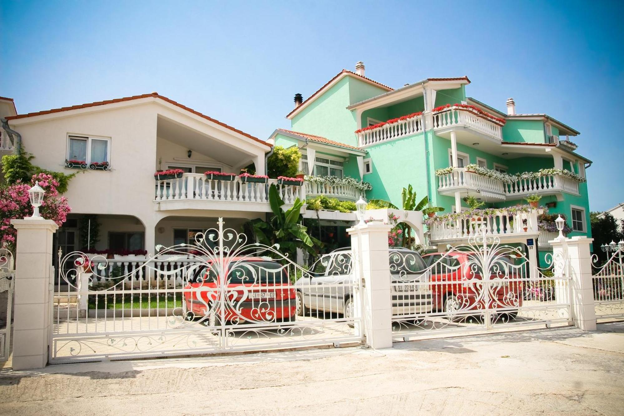 Apartments Katarine Zrinske Vodice Esterno foto
