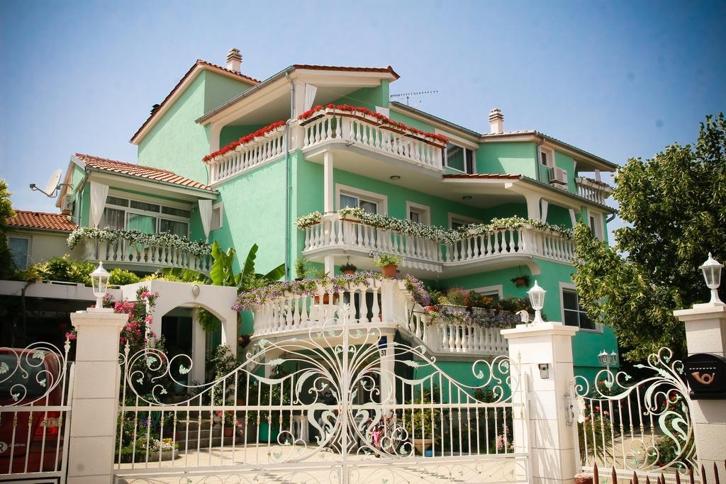 Apartments Katarine Zrinske Vodice Esterno foto